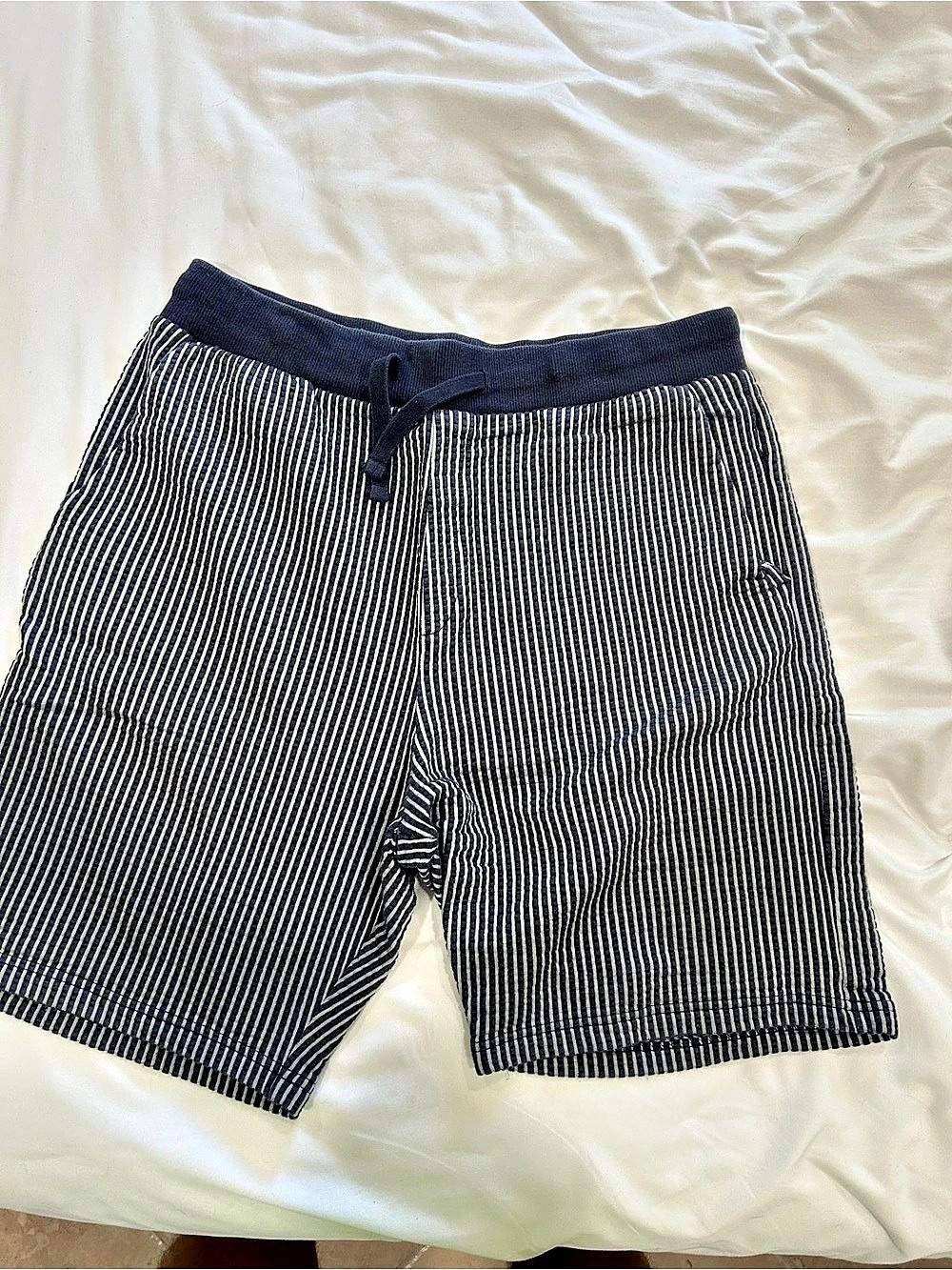 Tea Collection Striped Pull-On Shorts in Blue & White Size 4 Like New